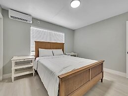 Modern Apt Near Beach Views & Wi-fi