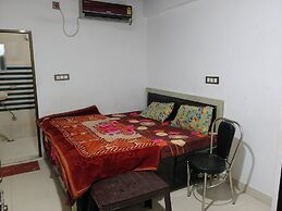 Arora Paying Guest House