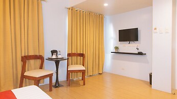 RedDoorz at LuxeLite Suites Makati
