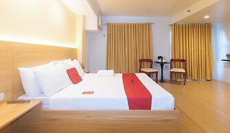 RedDoorz at LuxeLite Suites Makati