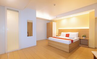 RedDoorz at LuxeLite Suites Makati