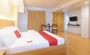 RedDoorz at LuxeLite Suites Makati