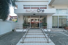 RedDoorz at LuxeLite Suites Makati