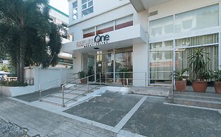 RedDoorz at LuxeLite Suites Makati