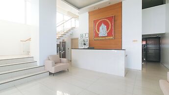 RedDoorz at LuxeLite Suites Makati