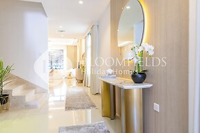 Bloomfields 4PluseMaid Royal Dana Villas