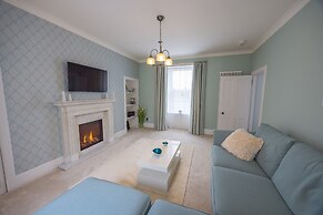 Short Walk to the Beach - 2 Guests - Free Parking