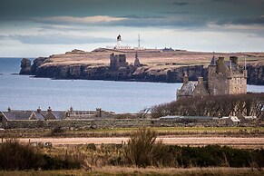 Short Walk to the Beach - 2 Guests - Free Parking