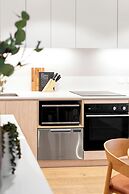 Hall St Apartments by Urban Rest