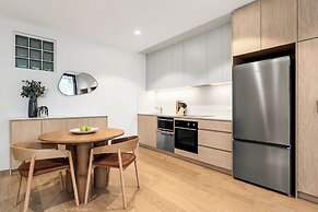 Hall St Apartments by Urban Rest