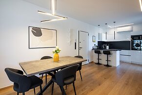 Bloom 2-Bedroom Apartment in Athens