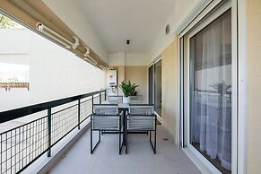 Bloom 2-Bedroom Apartment in Athens