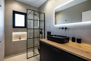 Bloom 2-Bedroom Apartment in Athens