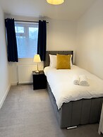 Harlow Cozy 3-bed House Retreat