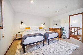 Pet-friendly 3 Bedroom Townhome in Frisco - Short Drive to Breck!