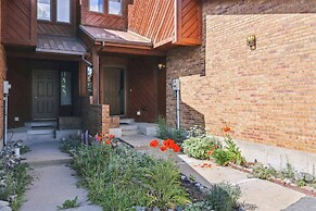 Pet-friendly 3 Bedroom Townhome in Frisco - Short Drive to Breck!