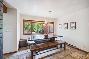 Pet-friendly 3 Bedroom Townhome in Frisco - Short Drive to Breck!