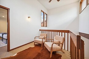 Pet-friendly 3 Bedroom Townhome in Frisco - Short Drive to Breck!