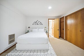 Pet-friendly 3 Bedroom Townhome in Frisco - Short Drive to Breck!