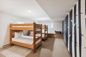 Pet-friendly 3 Bedroom Townhome in Frisco - Short Drive to Breck!