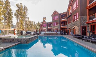 Luxury Ski-in/ski-out Bluesky 2 Bedroom Condo