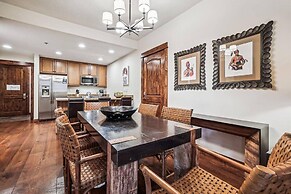 Luxury Ski-in/ski-out Bluesky 2 Bedroom Condo