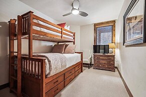 Luxury Ski-in/ski-out Bluesky 2 Bedroom Condo