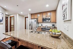 Luxury Ski-in/ski-out Bluesky 2 Bedroom Condo