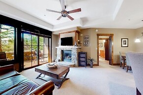 Luxury Ski-in/ski-out 1 Bedroom Condo at Crystal Peak Lodge at Peak 7