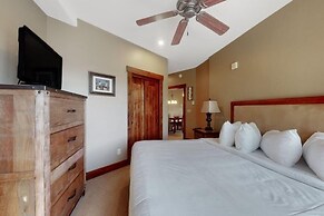 Luxury Ski-in/ski-out 1 Bedroom Condo at Crystal Peak Lodge at Peak 7
