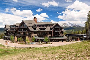 Luxury Ski-in/ski-out 1 Bedroom Condo at Crystal Peak Lodge at Peak 7
