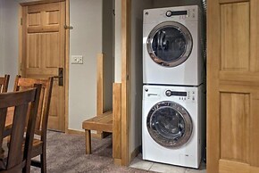 Grand Timber Lodge 3 Bedroom Ski In, Ski Out Condo