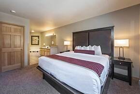 Grand Timber Lodge 3 Bedroom Ski In, Ski Out Condo