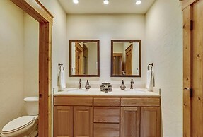Luxury 5 Bedroom Pet-friendly Home in Breckenridge - 2 Miles to Main S