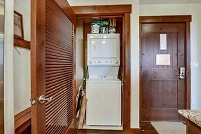 Luxury One Ski Hill 2 Bedroom Ski-in/out Condo at Peak 8