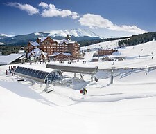 Luxury One Ski Hill 2 Bedroom Ski-in/out Condo at Peak 8