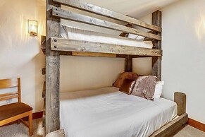 Luxury One Ski Hill 2 Bedroom Ski-in/out Condo at Peak 8