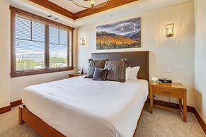 Luxury One Ski Hill 2 Bedroom Ski-in/out Condo at Peak 8