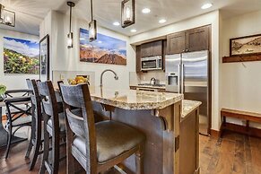 Luxury One Ski Hill 2 Bedroom Ski-in/out Condo at Peak 8