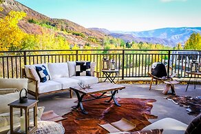 Contemporary 3 Bedroom Luxury Ski In, Ski Out Residence in Snowmass Ba