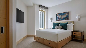 Contemporary 3 Bedroom Luxury Ski In, Ski Out Residence in Snowmass Ba