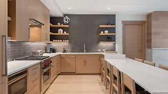 Contemporary 3 Bedroom Luxury Ski In, Ski Out Residence in Snowmass Ba