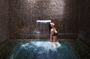 Contemporary 3 Bedroom Luxury Ski In, Ski Out Residence in Snowmass Ba