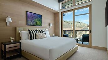 Contemporary 3 Bedroom Luxury Ski In, Ski Out Residence in Snowmass Ba