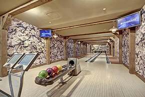 Ski-in/ski-out One Ski Hill Place 1 Bedroom Luxury Condo