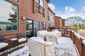 Pet-friendly 4 Bedroom Townhome in Frisco - Short Drive to Breck!