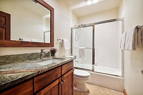 Pet-friendly 4 Bedroom Townhome in Frisco - Short Drive to Breck!