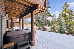 Pet-friendly 4 Bedroom Townhome in Frisco - Short Drive to Breck!