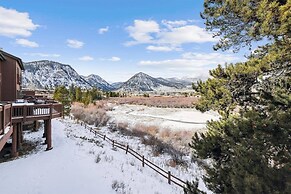 Pet-friendly 4 Bedroom Townhome in Frisco - Short Drive to Breck!