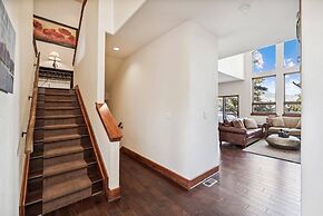 Pet-friendly 4 Bedroom Townhome in Frisco - Short Drive to Breck!